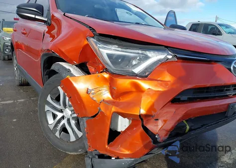 2016 Toyota Rav4 Le z USA, uszkodzony, nr VIN JTMZFREV5GJ073321